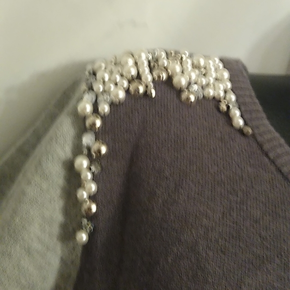 A. Byer grey shirt with faux pearls on the shoulder and quarter sleeves - Picture 5 of 7
